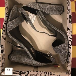 size 10 heels, never worn!
